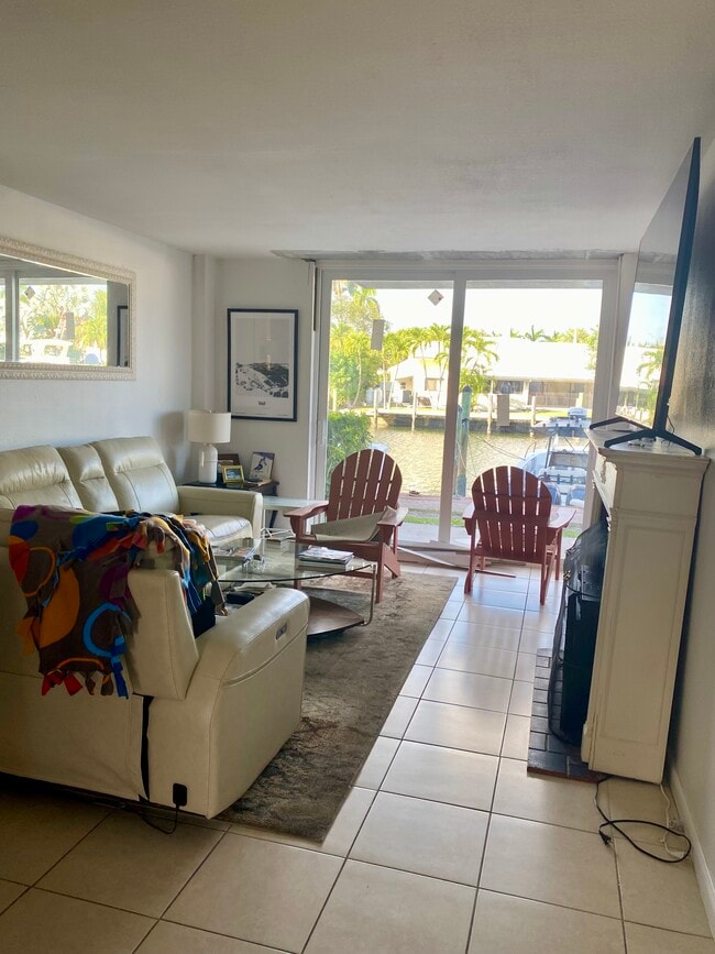 Living space - 1777 SE 15th St Unit 121