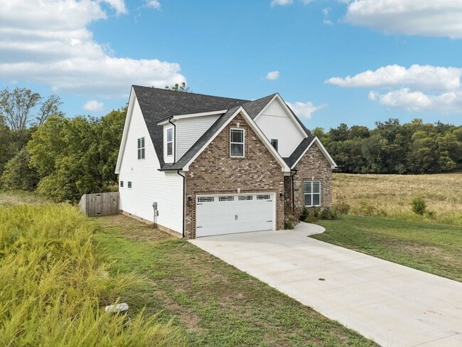 Photo - 3 Bedroom 2 1/2 Bathroom Home!!