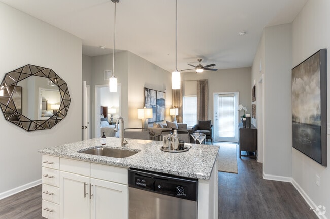 2BR, 2BA - 903SF B1- Living Area - Amberleigh South