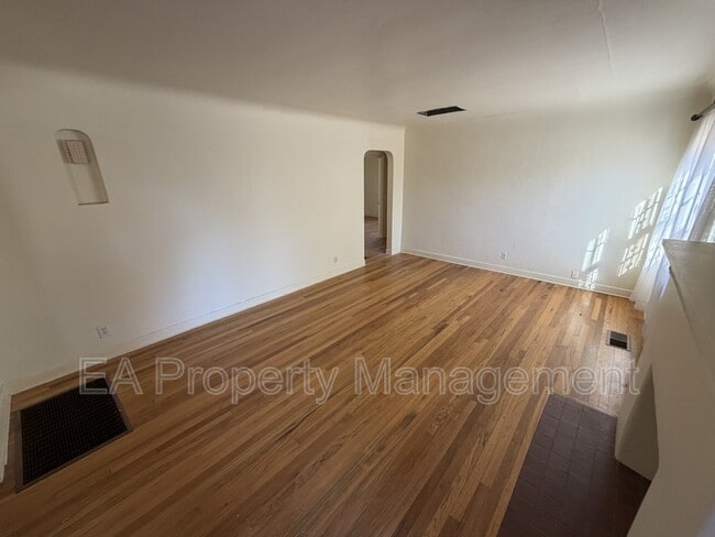 Photo - 921 Dartmouth Dr NE