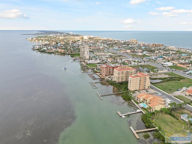 Building Photo - 201 W Capricorn Dr Unit 303-C Rental