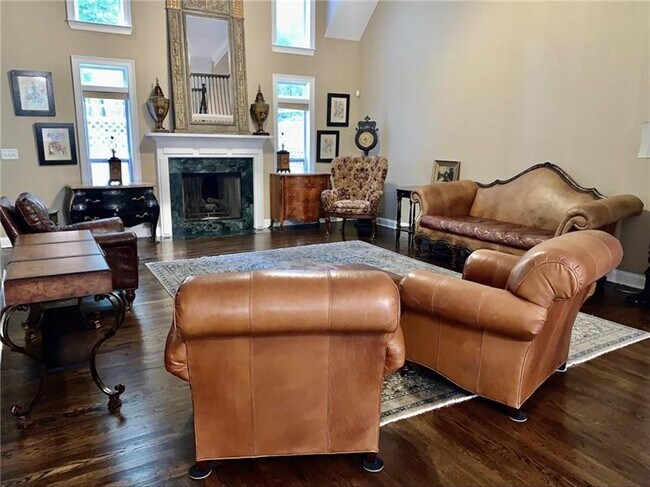 Photo - 5553 Ridgemoor Dr