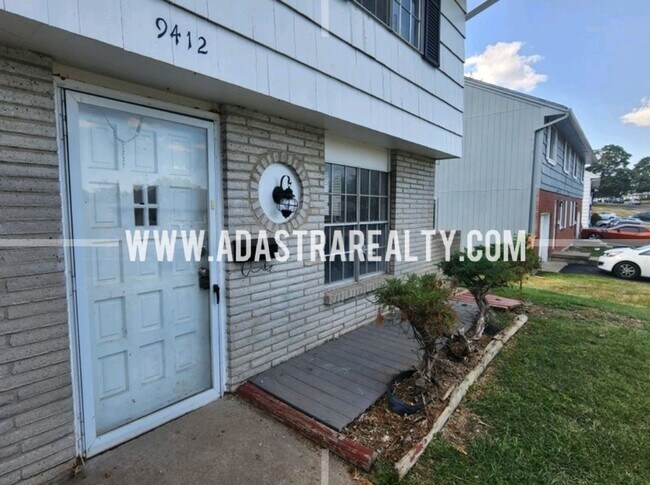 Very Nice Overland Park Duplex-Available N... - Very Nice Overland Park Duplex-Available N... House
