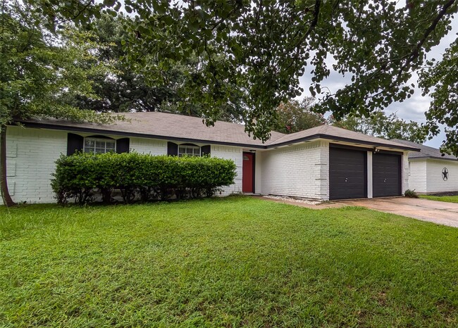 Building Photo - 22407 Applegate Dr Rental
