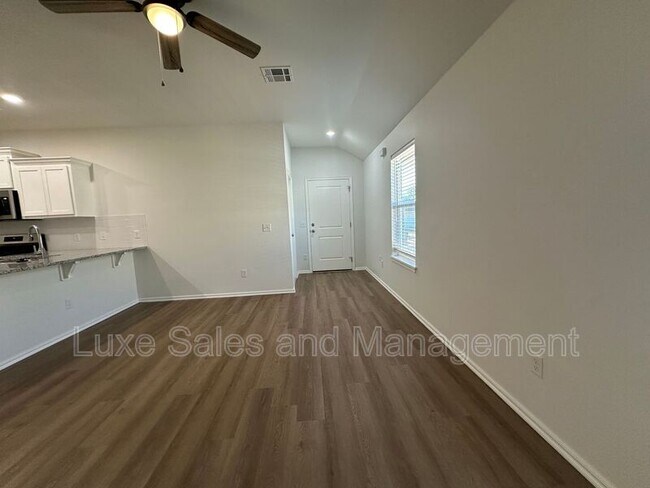 Photo - 11506 Mackenzie Wy