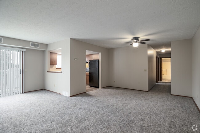 2BD, 1BA - 1,050SF - LIVING ROOM