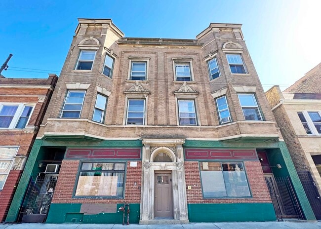 Building Photo - 2939 W Belmont Ave Unit 2F Rental