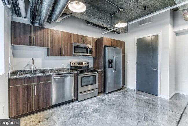 Building Photo - 4800 Brown St Unit 301