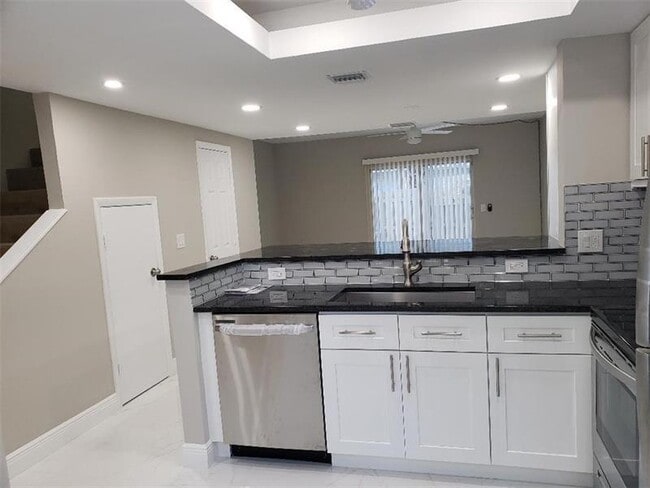 Photo - 93 SW 3rd St