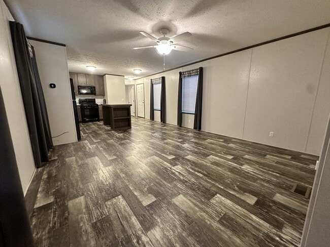 Photo - 26 Bing St N