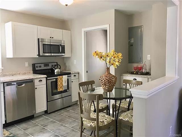 Photo - 943 Kingsway Rd