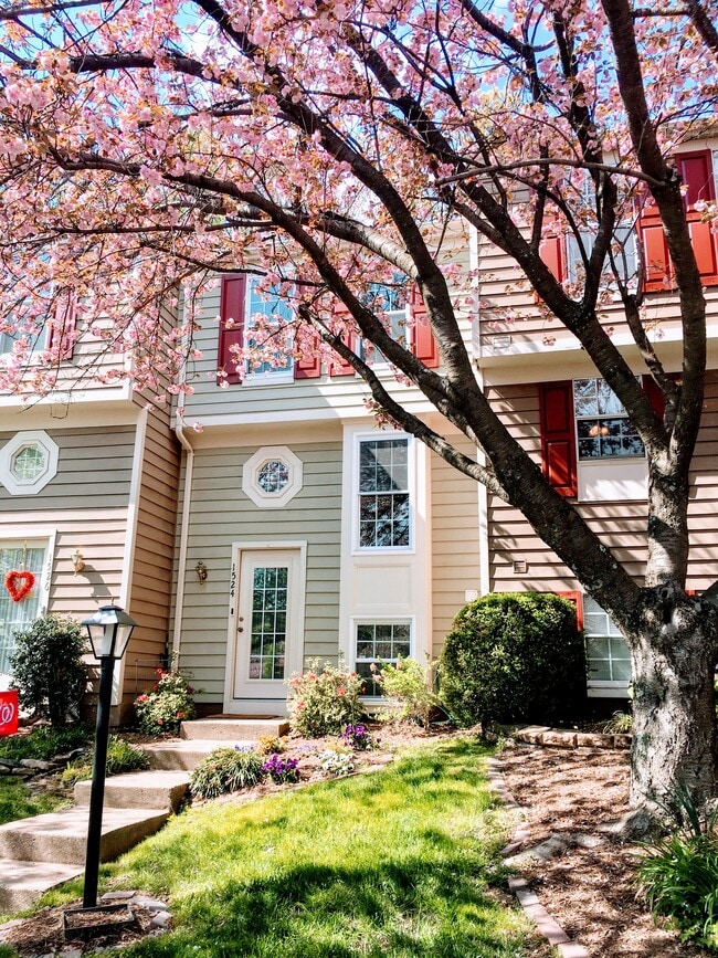 Building Photo - 1524 Woodcrest Dr Unit 1524