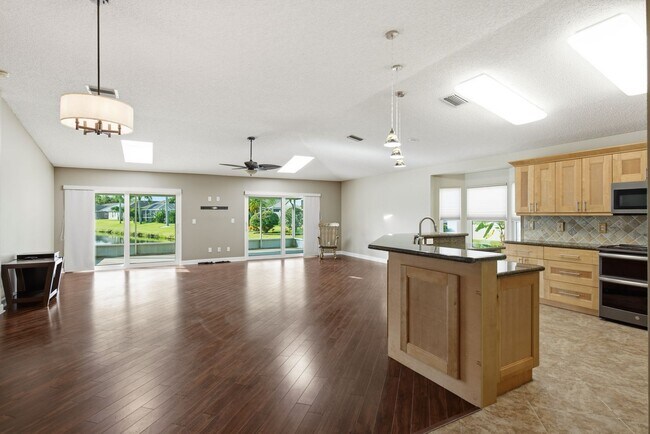 Photo - 349 Fountainview Cir