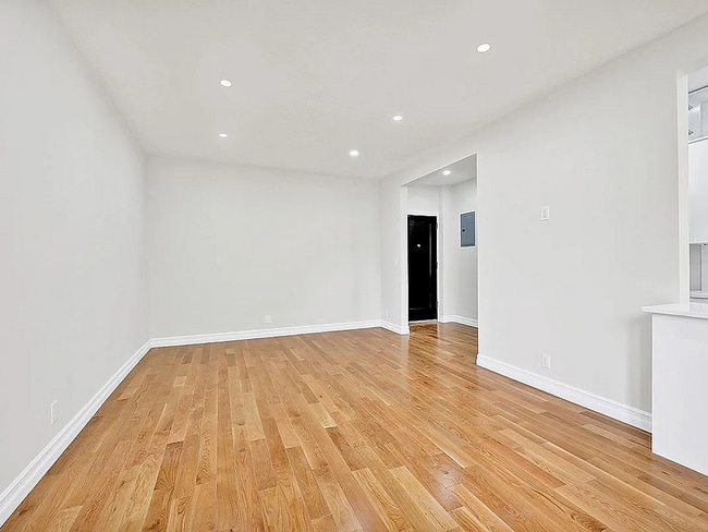 Photo - 7101 Shore Rd