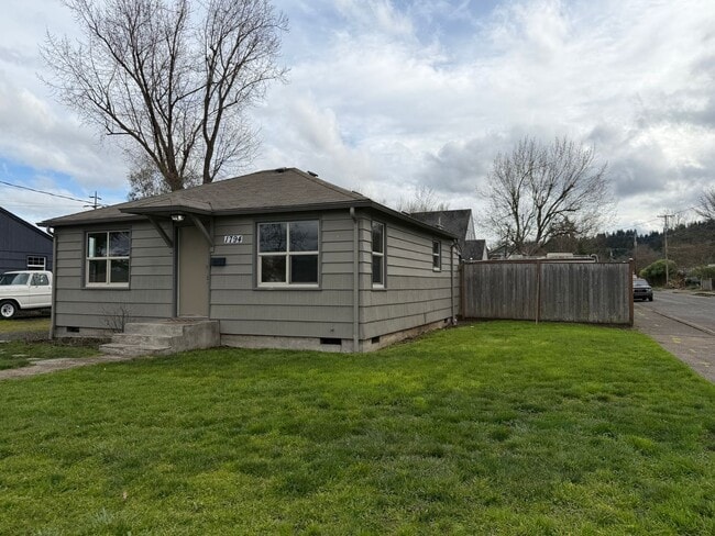 Photo - Charming 2 bed 1 bath house in a great neighborhood!