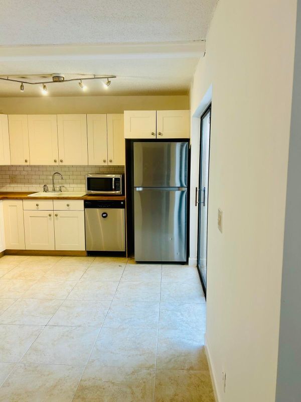 Photo - 31 Lake Arbor Dr