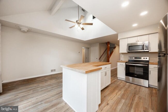 Photo - 1104 St Michaels Ct