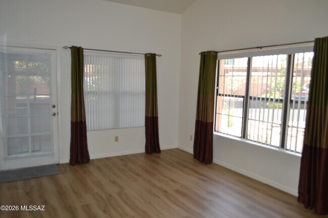 5376 N Calle Del Rocio