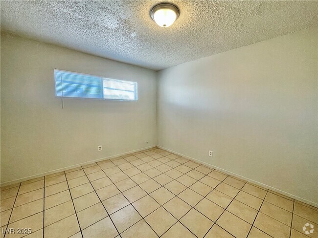 Building Photo - 3330 Cambridge St Rental
