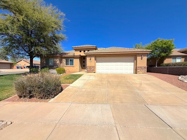 Photo - 3 bed, 2 bath home with 2 car garage