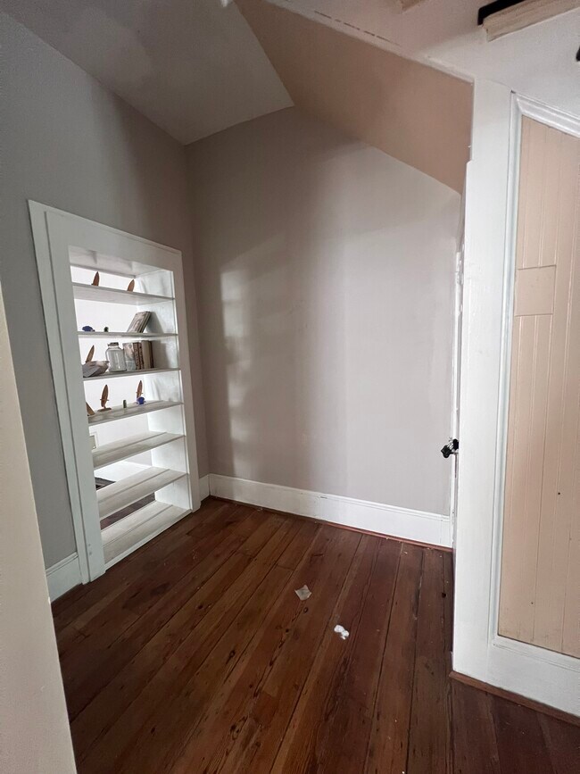 Photo - 398 W Race St