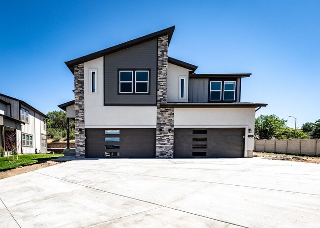 Photo - 3 Bedroom Contemporary Townhome off of Austin Bluffs