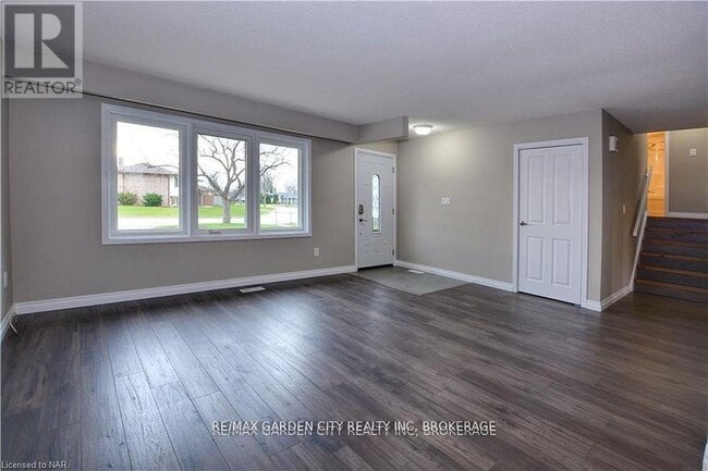 Photo - 49 Bendingroad Crescent