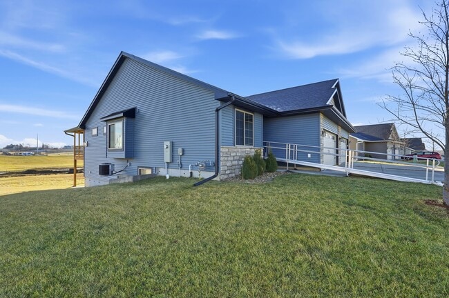 Photo - 720 Creekside Dr