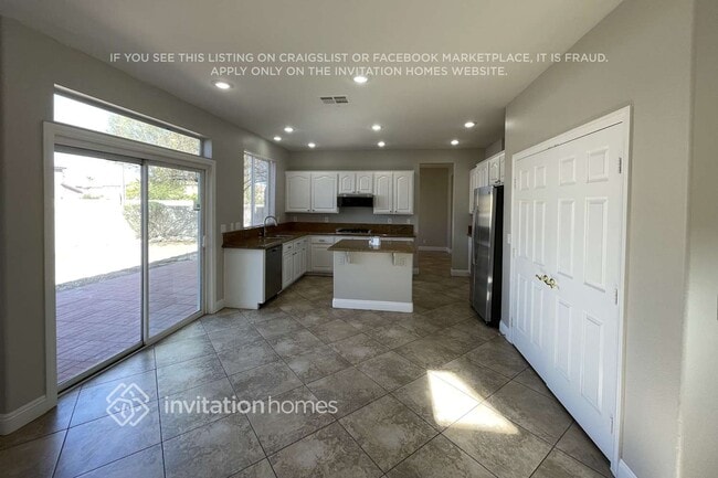 Photo - 592 Kavanagh Pl