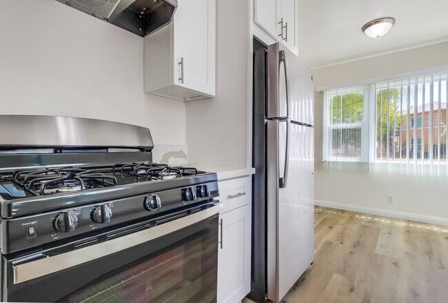 Photo - Secure, Walkable Building Near Crenshaw & ...