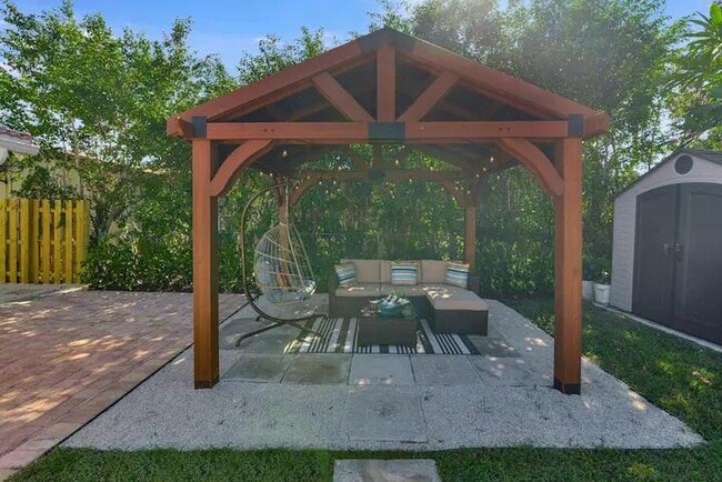 Photo - 2320 NE 51st St