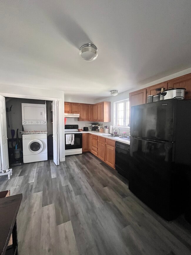 Kitchen 1 of 3 pics - 51 Mitton St