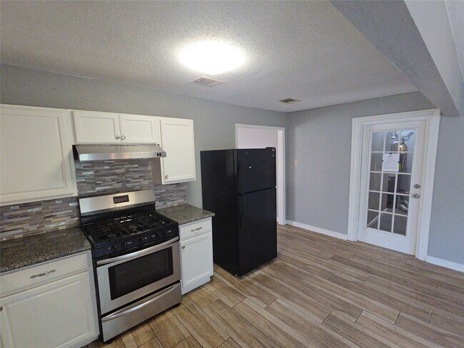 Photo - 5115 Balkin St