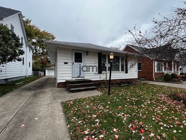 Building Photo - 2702 Grovewood Ave