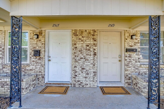 Photo - Cozy 2-Bed Duplex Available for Immediate ...