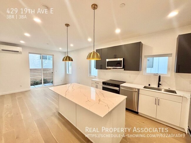 Photo - 429 19th Ave E