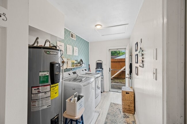 Photo - 4399 Hialeah Dr