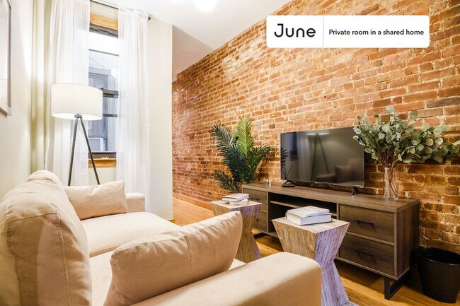 Room in Shared 3 bed/1 bath home in Hell's Kitchen