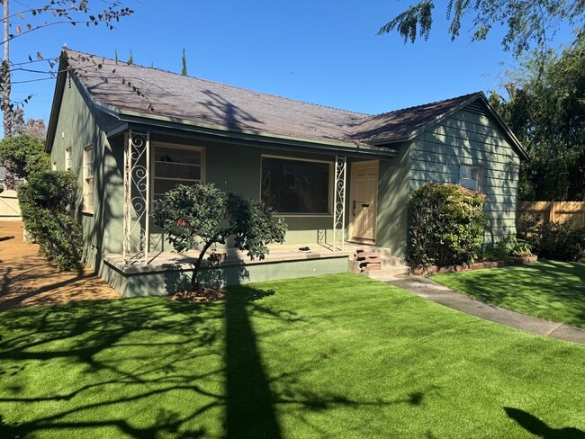 Building Photo - 13345 Burbank Blvd Unit Main house