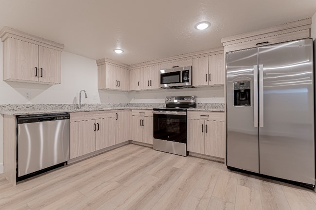 Photo - 274 W 500 N St
