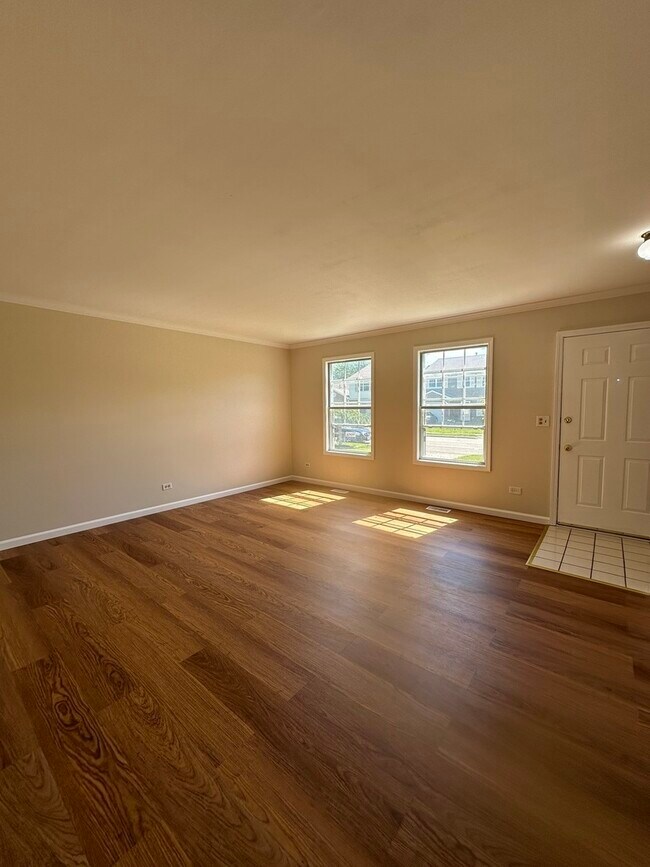 1424 Oxford St Condo Condo for Rent in Carol Stream, IL