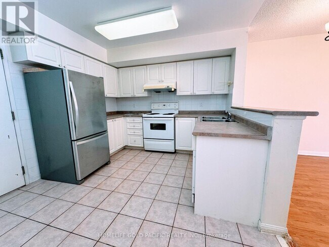 Photo - 28 Sommerset Way