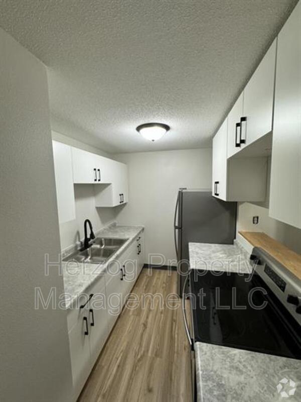 Building Photo - 305 27th St SW Unit Apt 1