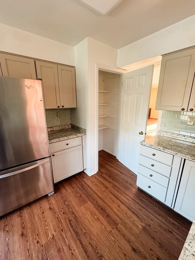 Photo - 3004 Shawnee Green