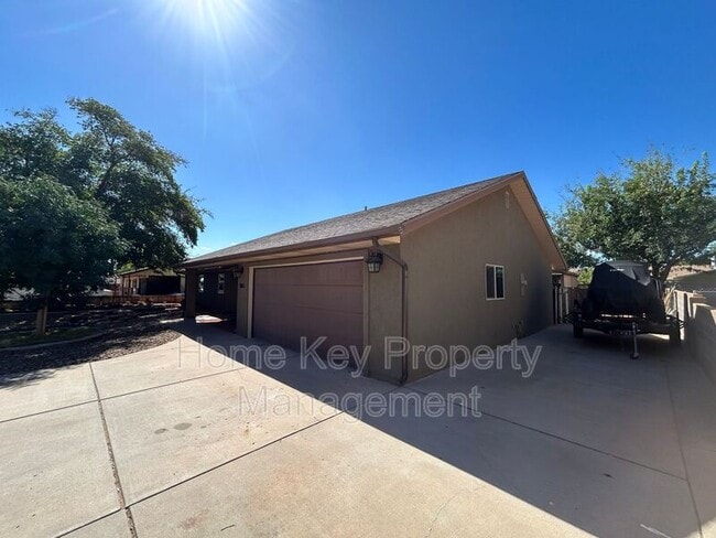 3165 Crestview Dr