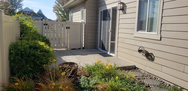 Photo - Rare Liberty Lake Townhome in Rocky Hill – 3 Bed, 2.5 Bath End Unit Available July 15th