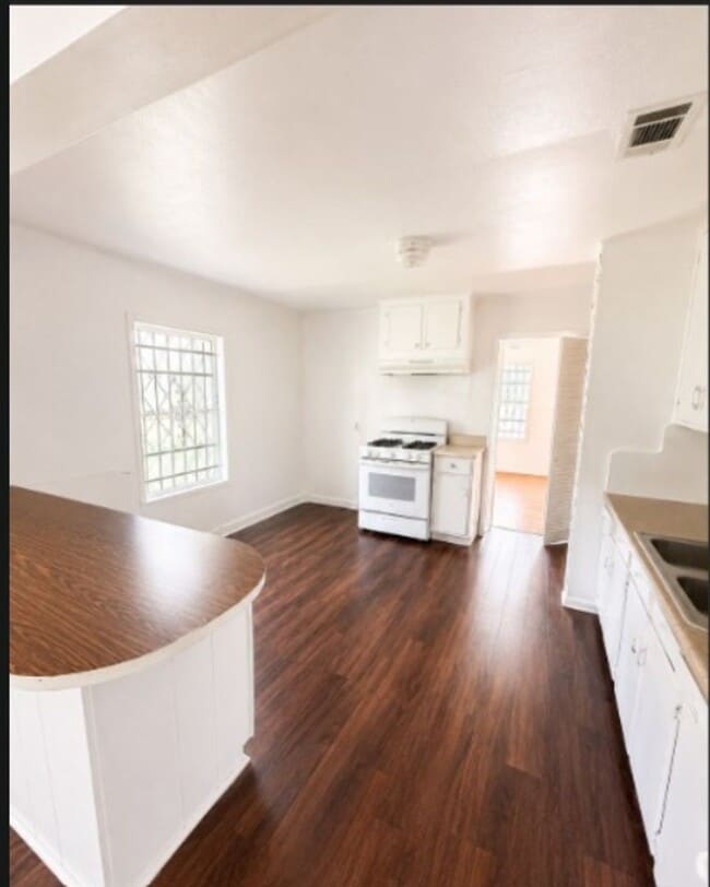 Photo - 3255 Waverly St