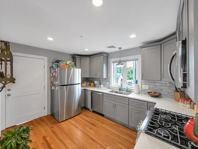 Photo - 19 Iona St Unit 3