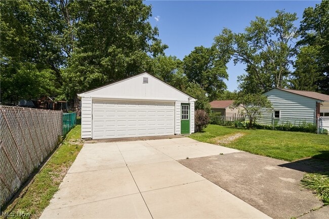 Photo - 1056 Endicott Dr