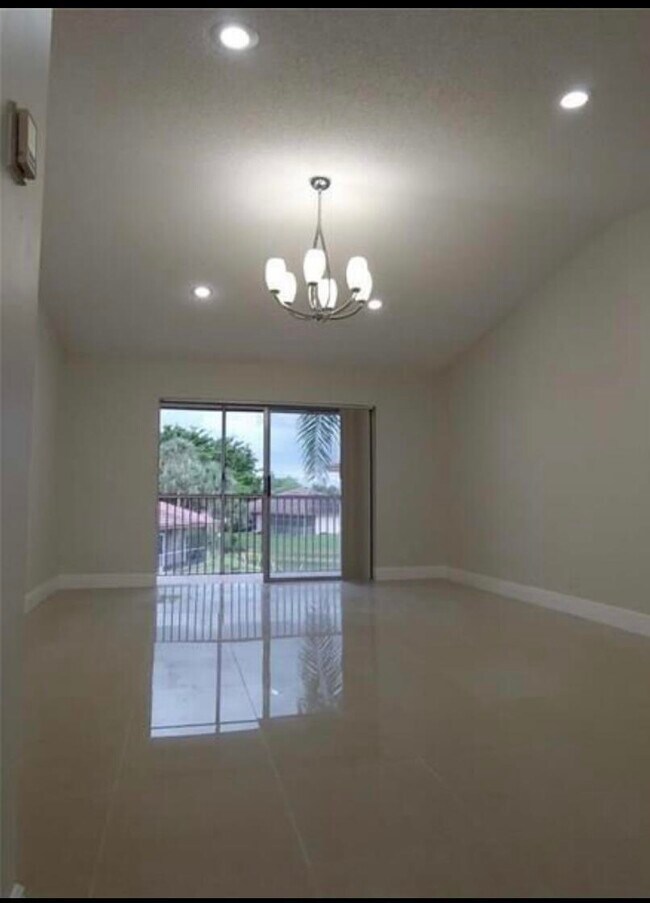 9903 Three Lakes Cir